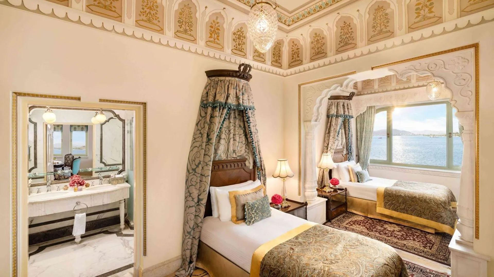 Taj Lake Palace Udaipur 5*,